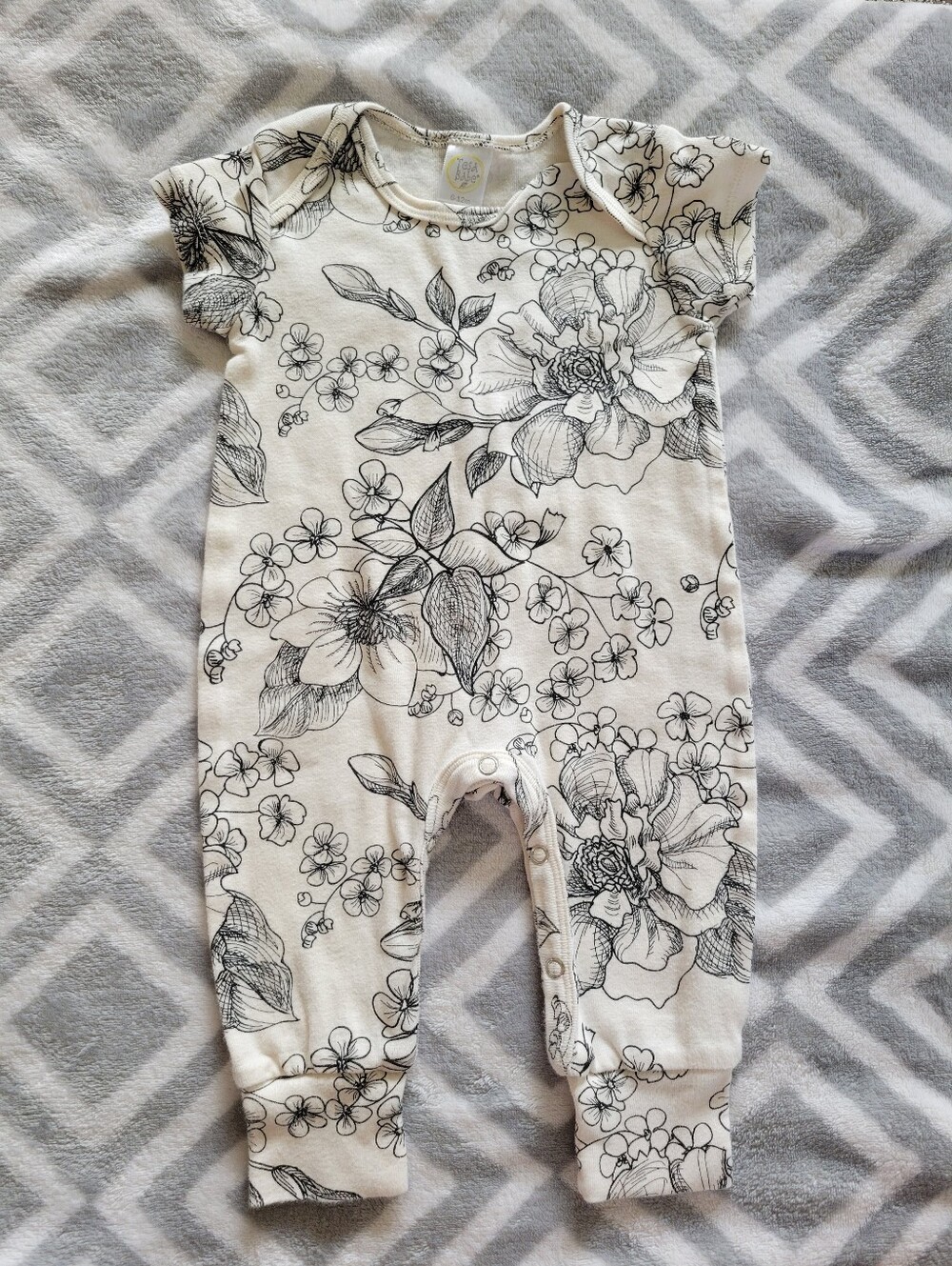 Baby girls size 6-12 months floral print short sleeve romper